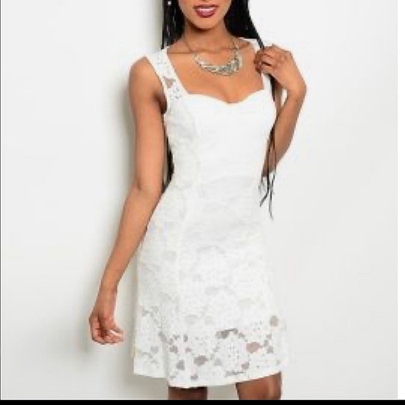 Dresses & Skirts - NEW!! lace dress small